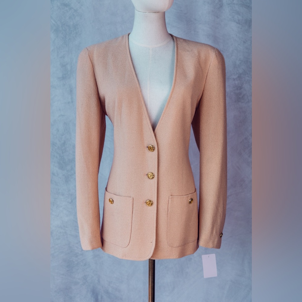 Vintage Chanel Blazer peach color gold buttons about a 6/8